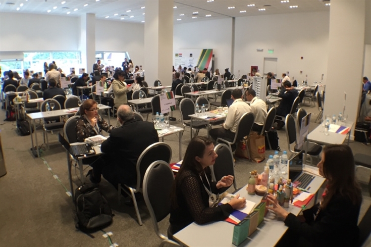 Empresas brasileiras participam de rodadas de negócios em feira agropecuária no Paraguai