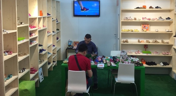 BRASILEIROS DE MALAS PRONTAS PARA A EXPO RIVA SCHUH