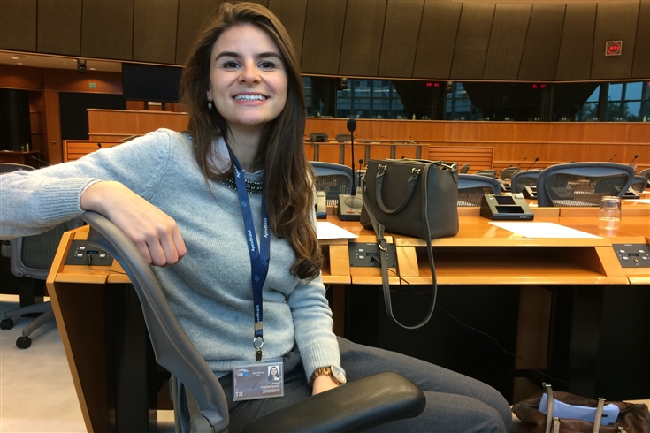 A dica que vem do time de Relações Governamentais do escritório de Bruxelas é o uso do TweetDeck!